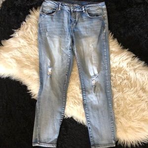 Distressed light wash Jeans